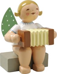 Wendt & Kühn Engel mit Harmonika sitzend 